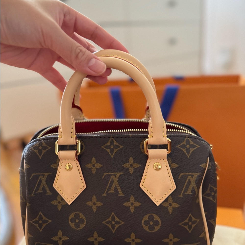 LV Speedy Bandouliere 20 - Picture 8 of 16